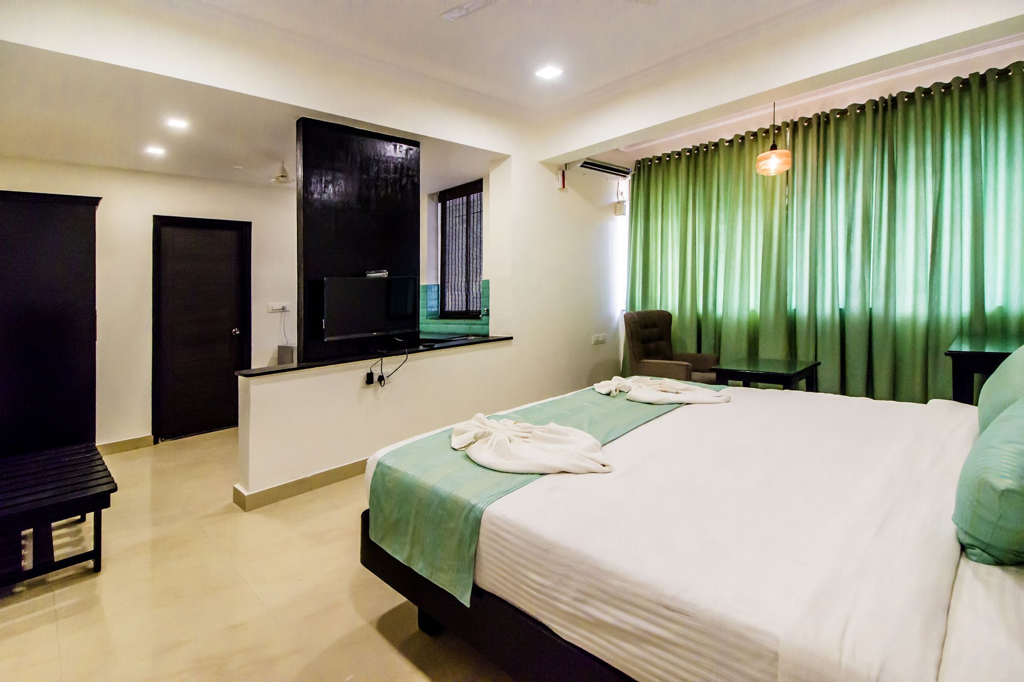 Accovah Lawande Beach Resort Candolim Eksteriør billede